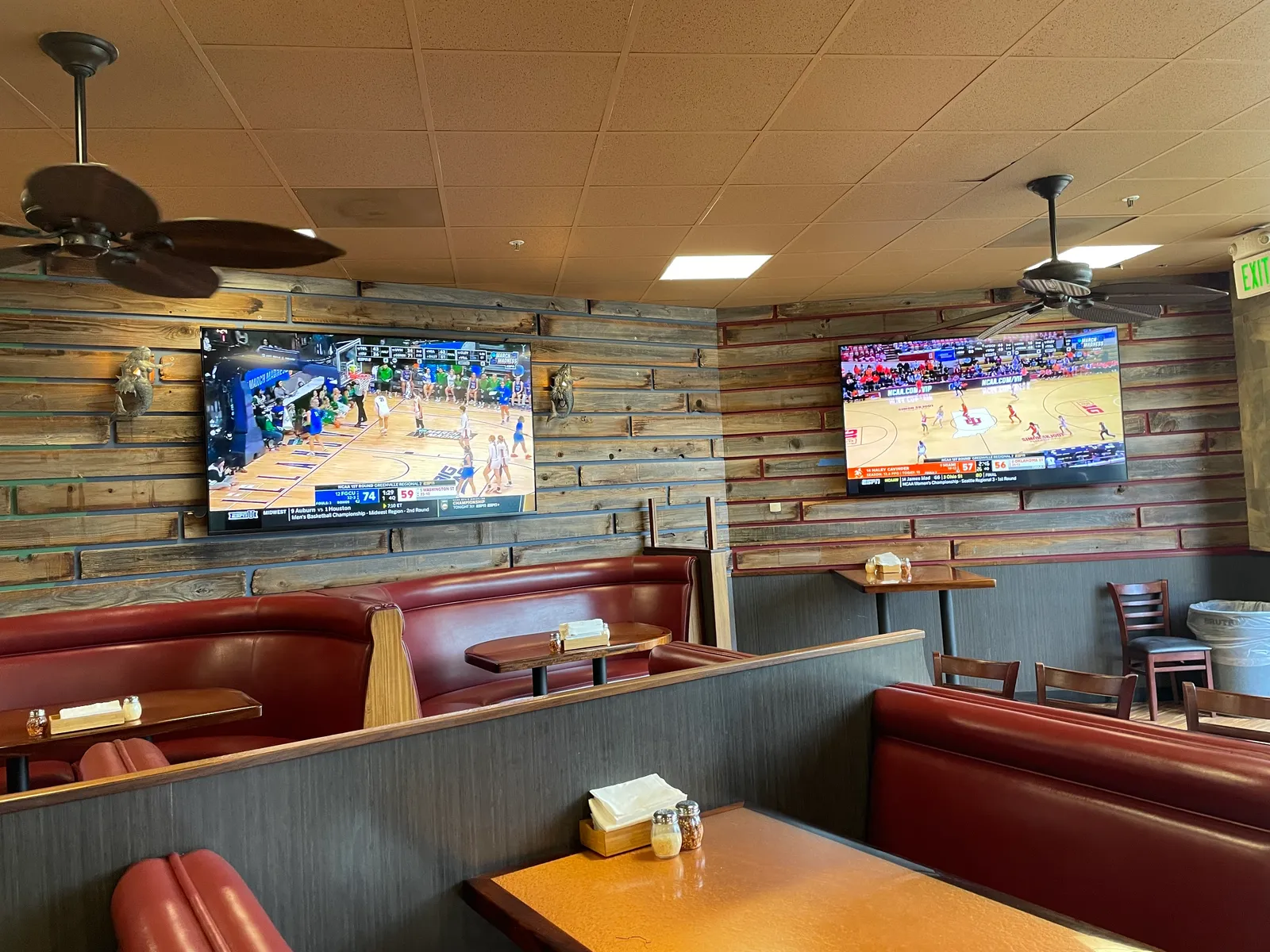 IV Pizza Pub