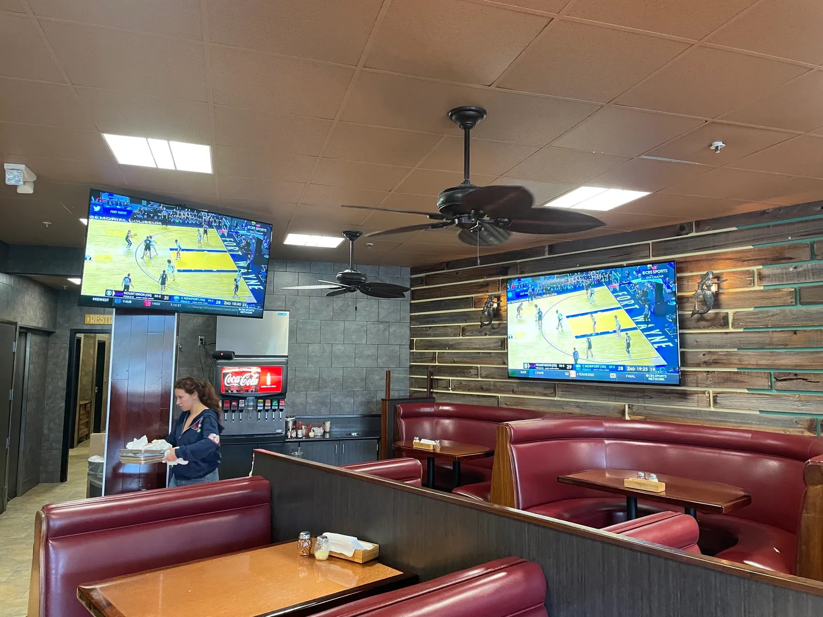 IV Pizza Pub