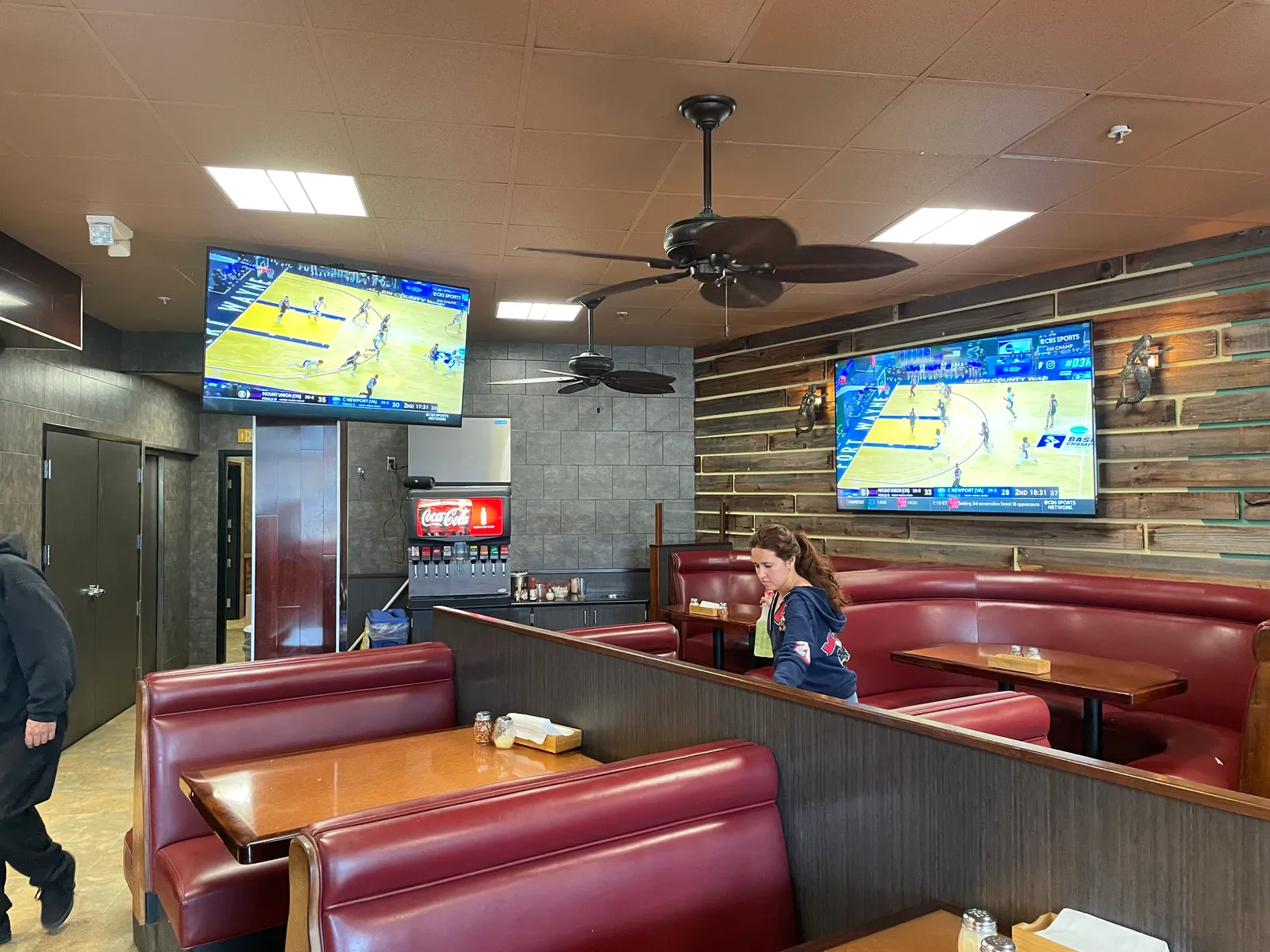 IV Pizza Pub