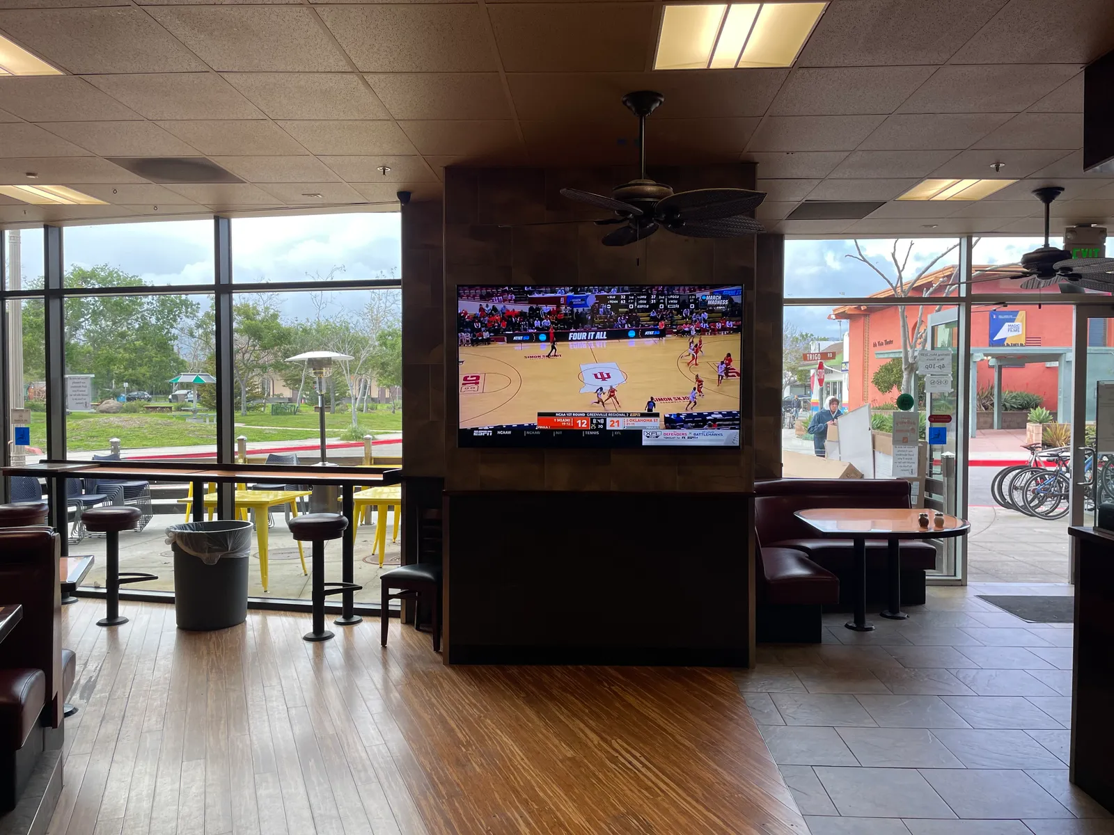 IV Pizza Pub