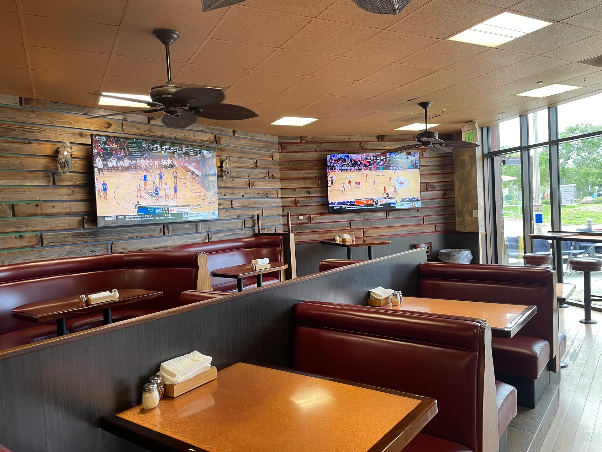 IV Pizza Pub